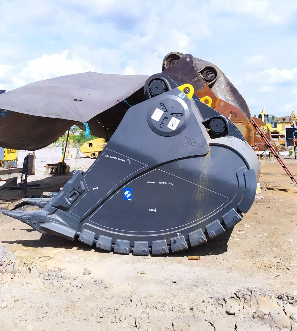 New excavator bucket fitted with bucket teeth, adaptors and shrouds